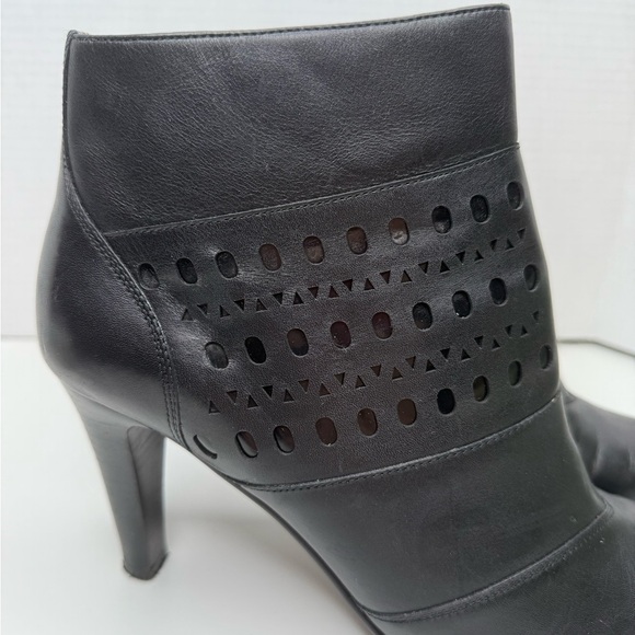 Victor Alfaro Harrison Black Heeled Leather Ankle Booties Cutout Detail Size 10 - Picture 5 of 15